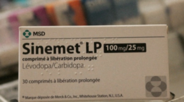 Commander Sinemet - boîte de comprimés et cronologie
